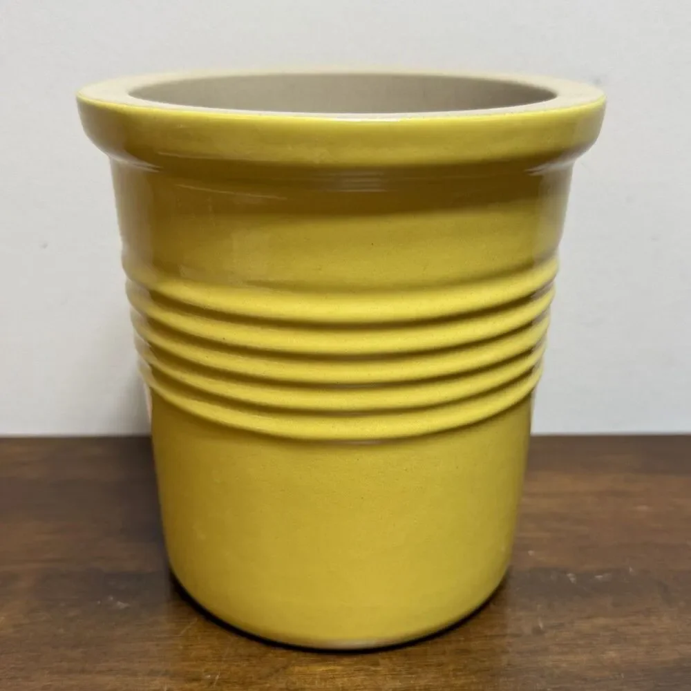 Pampered Chef Family Heritage Stoneware Yellow Bread Crock Utensil Holder Chip